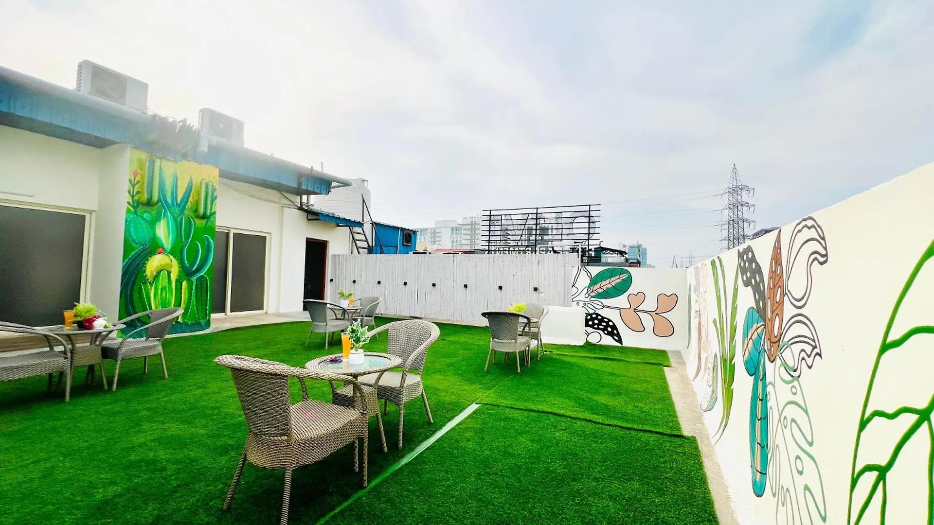 Bluo 1Bhk Suite Medicity - Bathtub, Kitchen Lift #Staycation Gurgáon 0*,  Indie