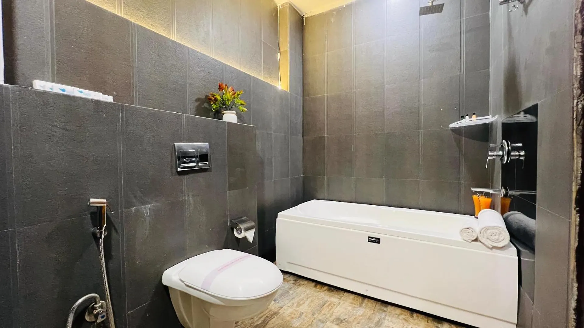 Bluo 1Bhk Suite Medicity - Bathtub, Kitchen Lift #Staycation Gurgáon Indie